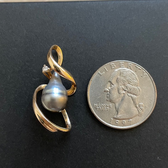 Vintage Solid 14K Yellow Gold Pearl & Diamond Charm Pendant - Picture 7 of 7